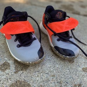 Kyrie Youth Basketball Shoes